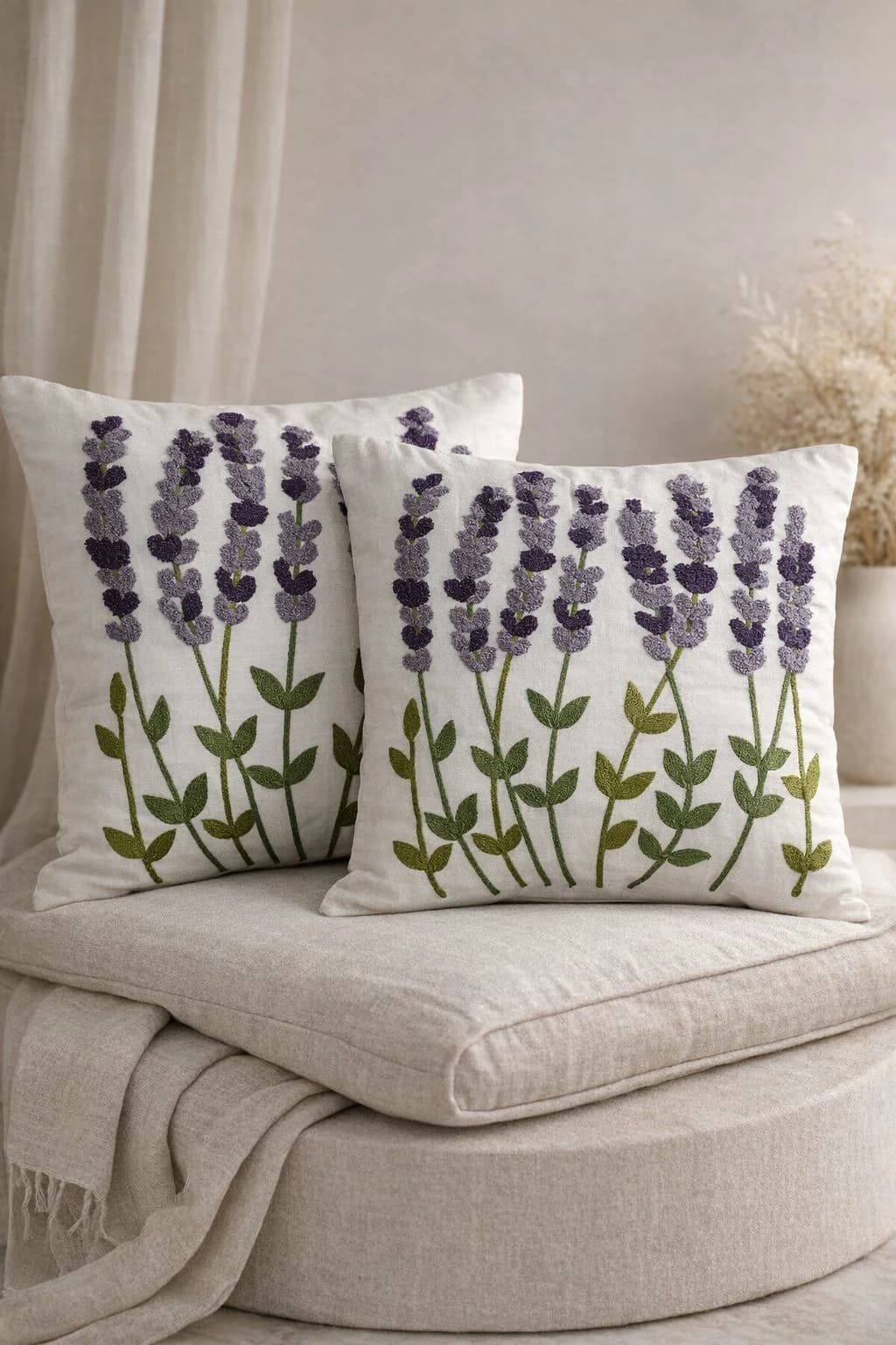 Capa de Almofada Decorativa Bordado Lavanda Off-White - Foto 1